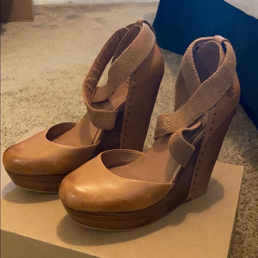 Lucky Brand Nana Leather Wedge